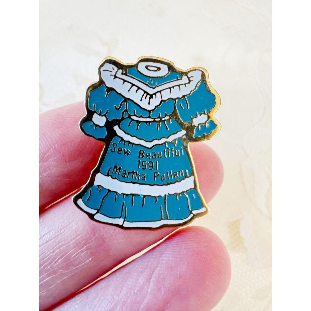 Martha Pullen Blue Sew Beautiful 1991 Enamel Pin